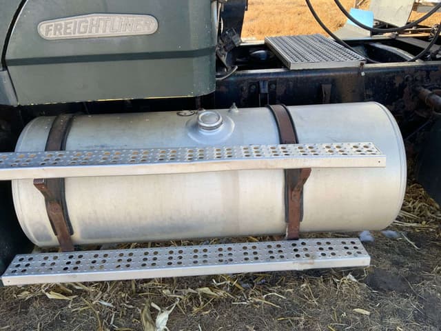 Image of Freightliner FL112 equipment image 4