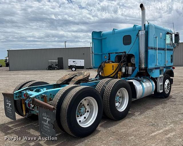 Image of Freightliner FLA086 equipment image 4