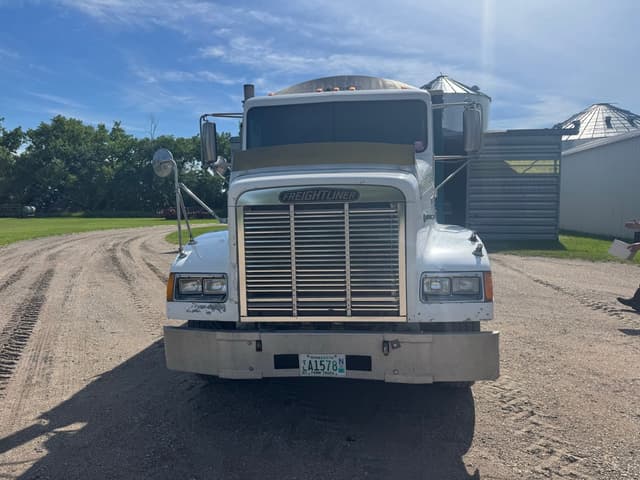 Image of Freightliner FLC112 equipment image 1
