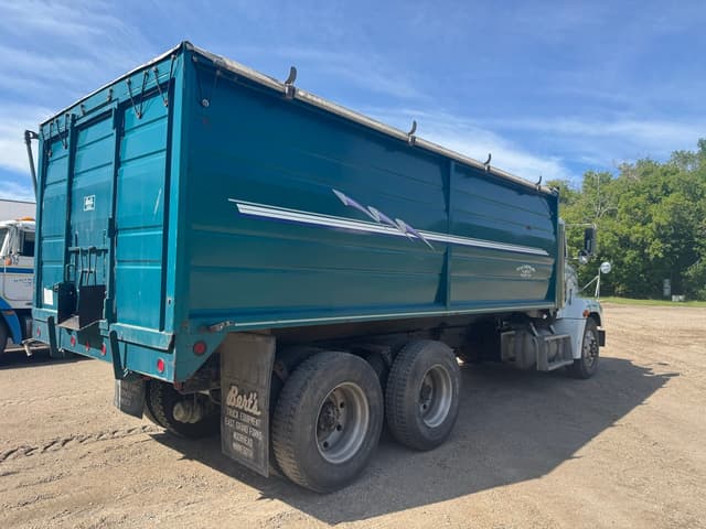 Image of Freightliner FLC112 equipment image 3
