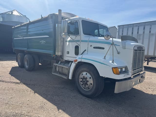 Image of Freightliner FLC112 equipment image 2