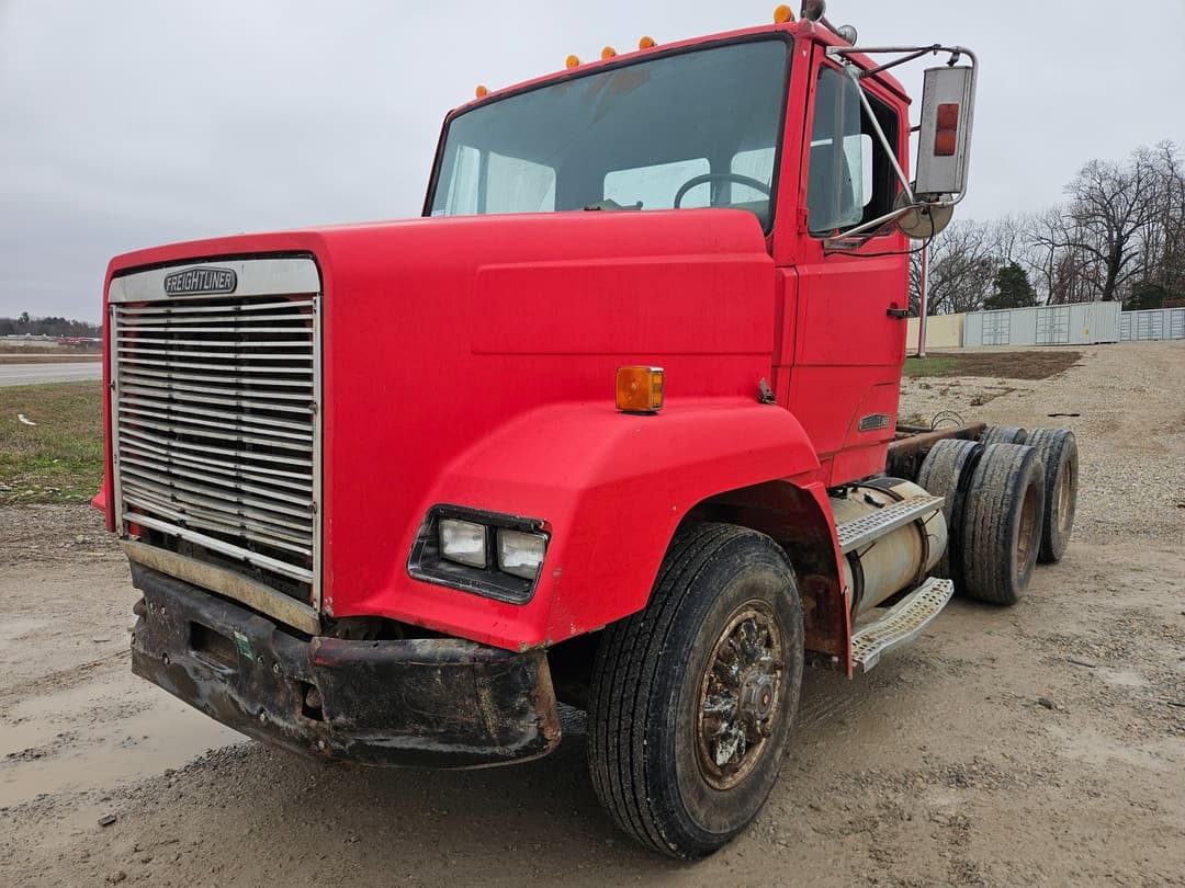 Image of Freightliner FLC112 Primary image