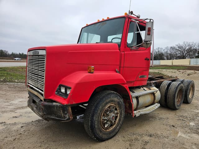 Image of Freightliner FLC112 equipment image 1