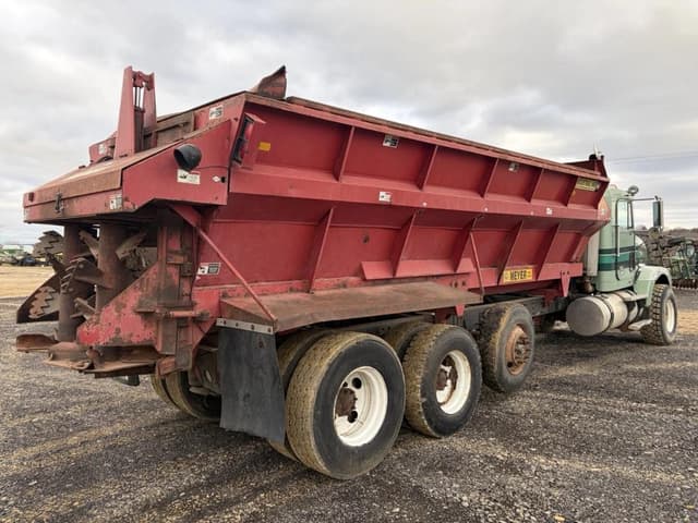 Image of Freightliner FLD-120 equipment image 4