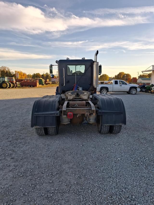 Image of Freightliner FLD112 equipment image 4