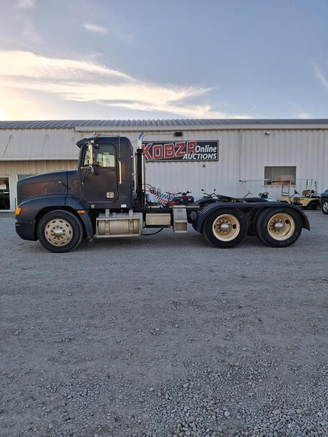 Image of Freightliner FLD112 equipment image 2