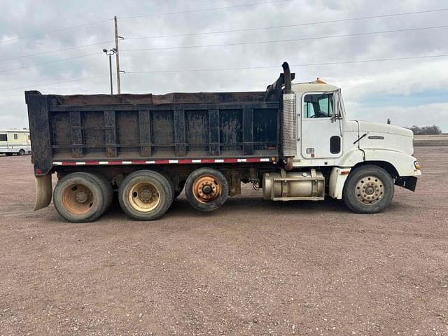 Image of Freightliner FLD112 equipment image 4