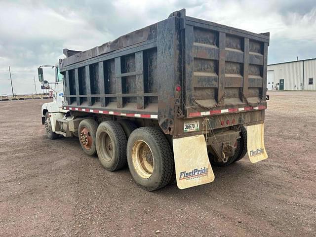 Image of Freightliner FLD112 equipment image 3