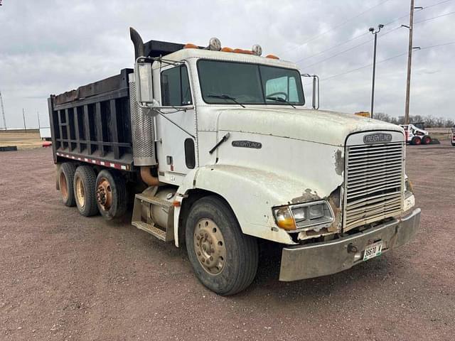 Image of Freightliner FLD112 equipment image 1