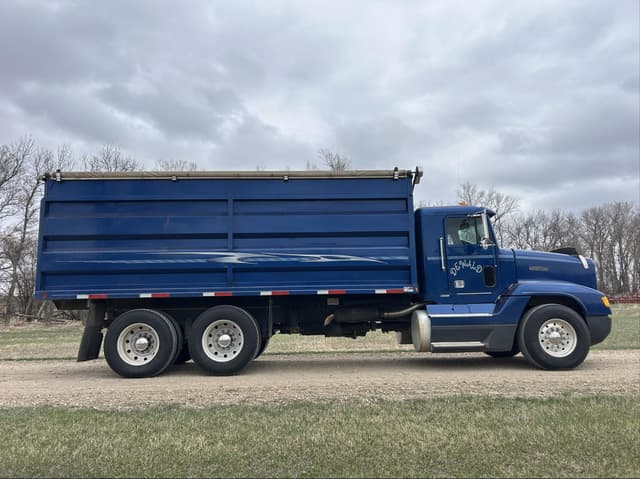 Image of Freightliner FLD120 equipment image 3