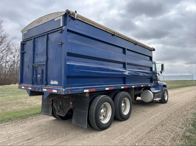 Image of Freightliner FLD120 equipment image 4
