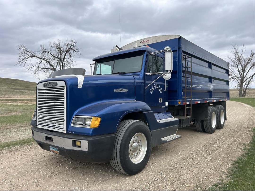 Image of Freightliner FLD120 Primary image
