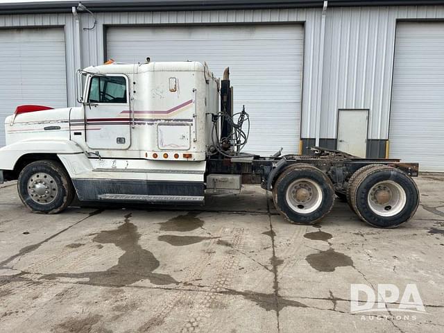 Image of Freightliner FLD120 equipment image 1