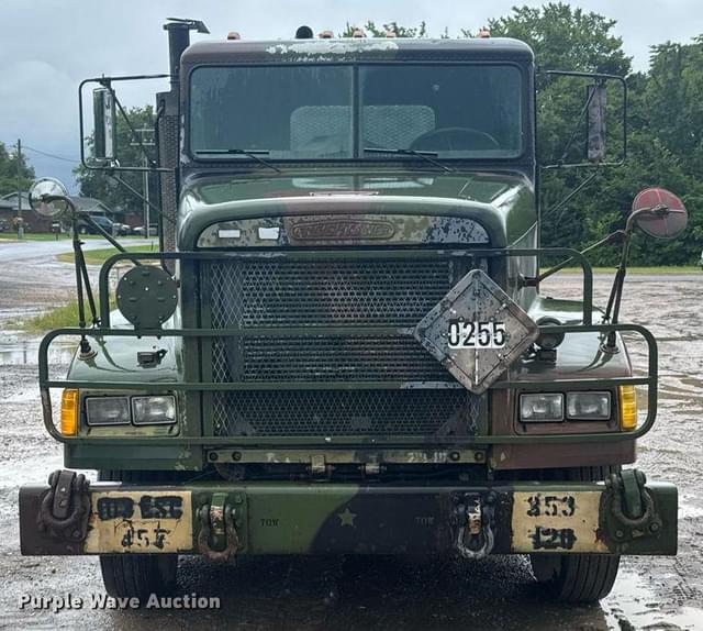 Image of Freightliner M915A2 equipment image 1