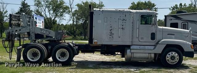 Image of Freightliner USF-1E equipment image 3