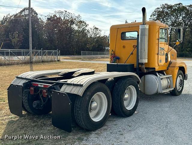 Image of Freightliner USF-1E equipment image 4