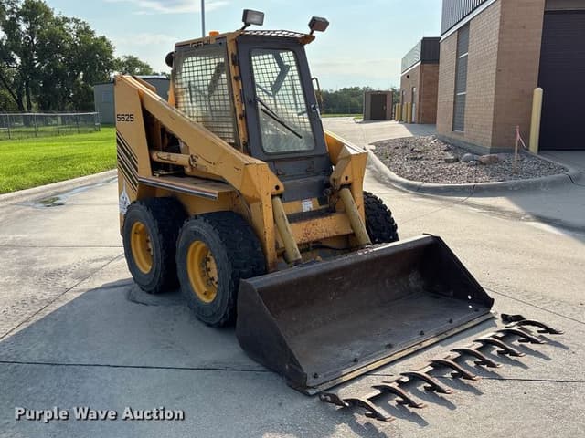 Image of Gehl 5625 equipment image 2