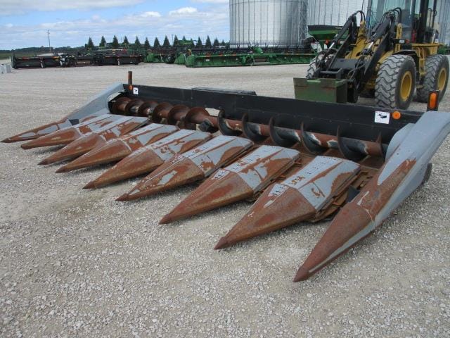 1991 Gleaner 830 Equipment Image0