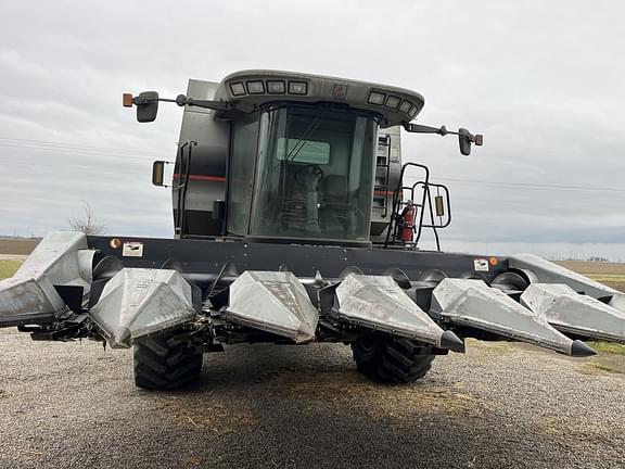 Image of Gleaner Hugger equipment image 1