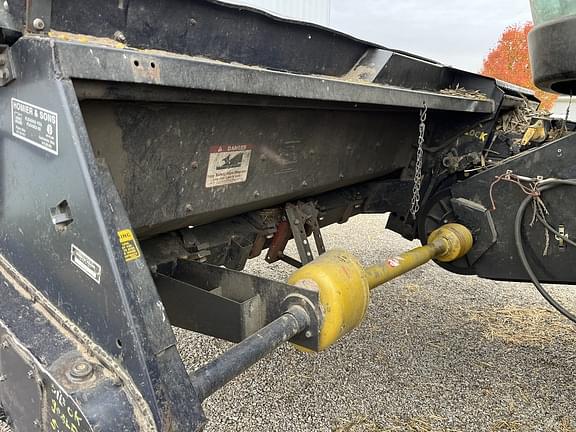 Image of Gleaner Hugger equipment image 4