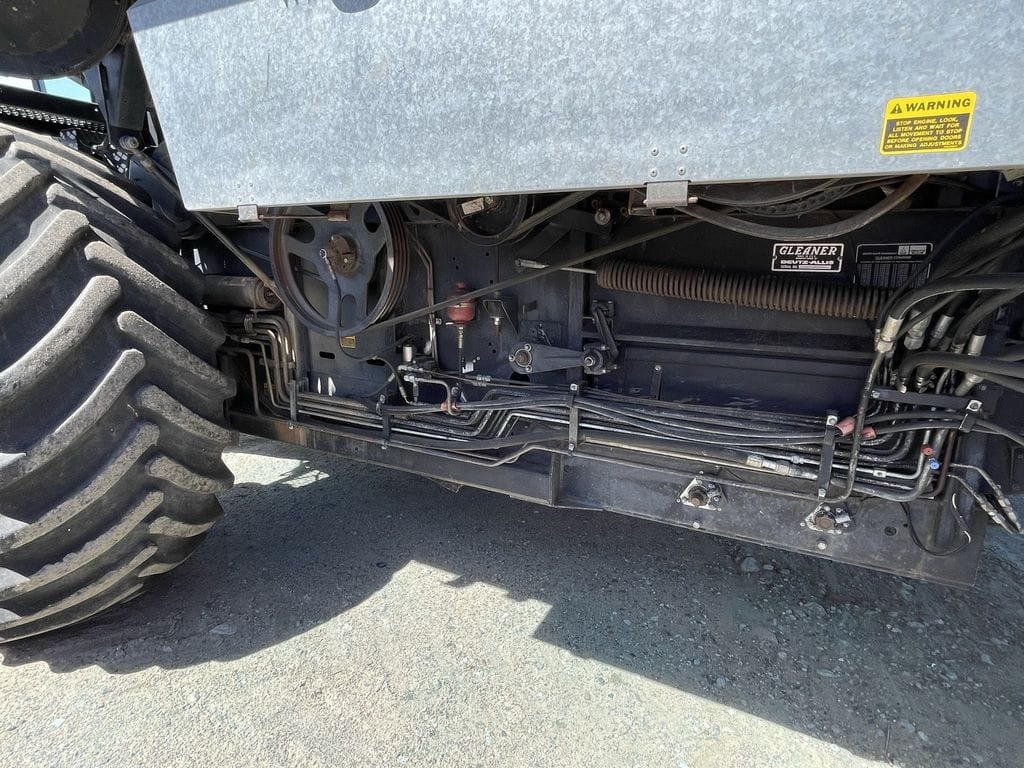 Main image Gleaner R70