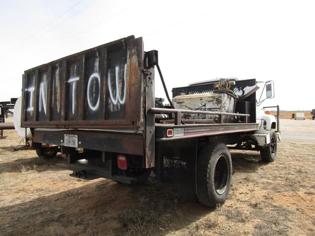 Image of GMC C6000 equipment image 4