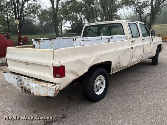 Image of GMC 3500 equipment image 4
