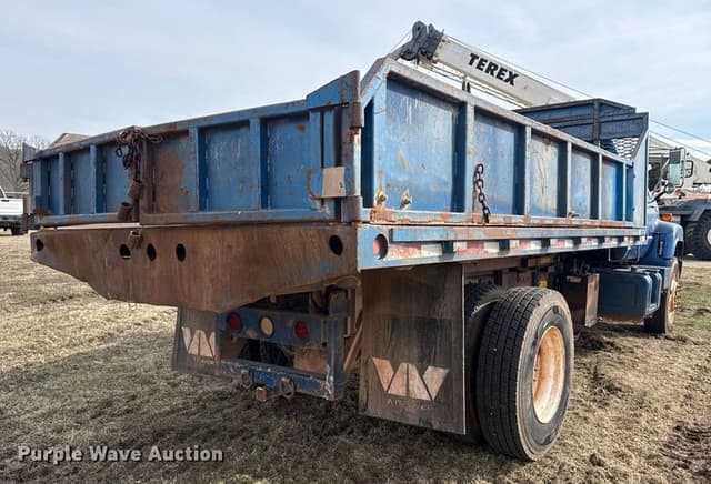 Image of GMC C6500 equipment image 4