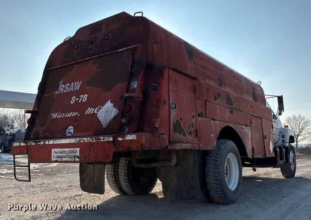 Image of GMC C6500 equipment image 4