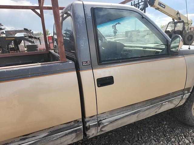 Image of GMC Sierra 1500 equipment image 1
