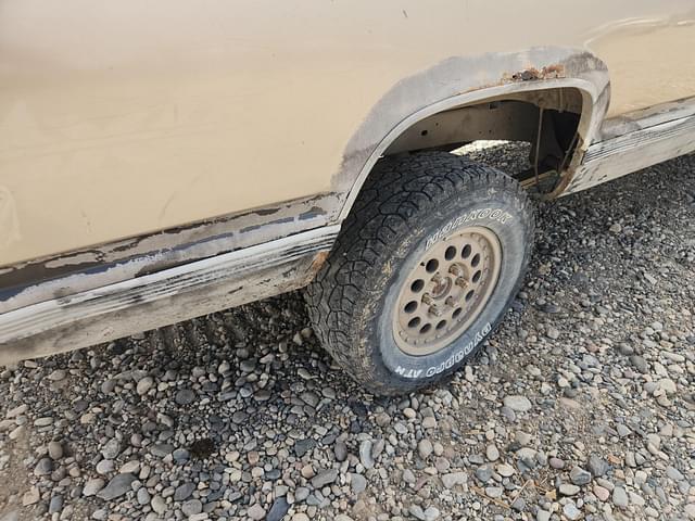 Image of GMC Sierra 1500 equipment image 3