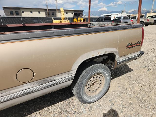 Image of GMC Sierra 1500 equipment image 2