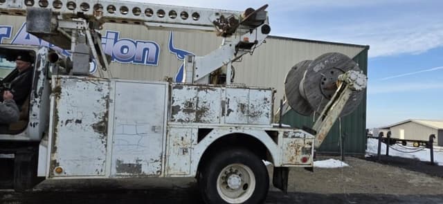 Image of GMC Topkick equipment image 2