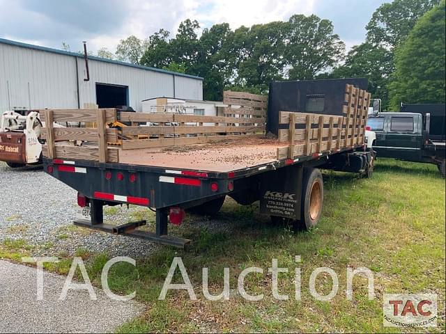 Image of GMC Topkick C7500 equipment image 3
