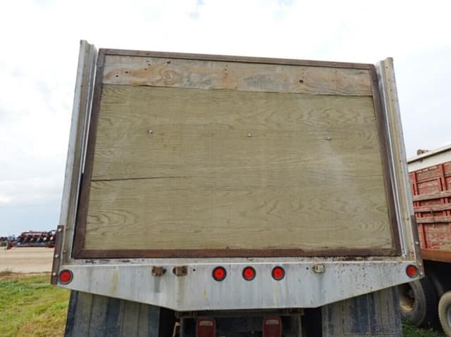 Image of GMC Topkick equipment image 4