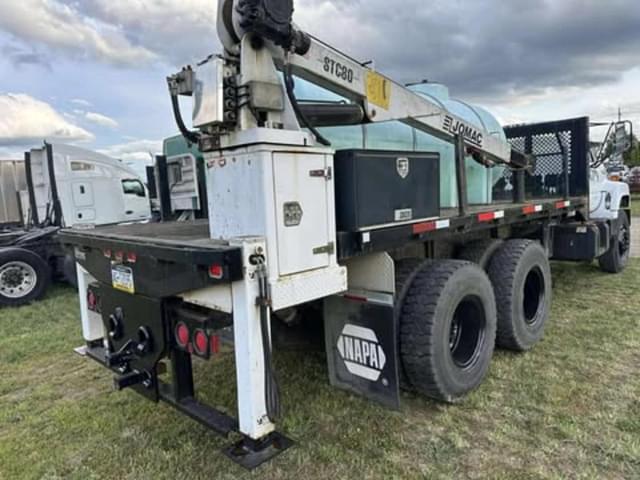 Image of GMC Topkick equipment image 2