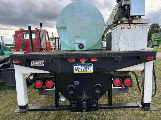 Image of GMC Topkick equipment image 3