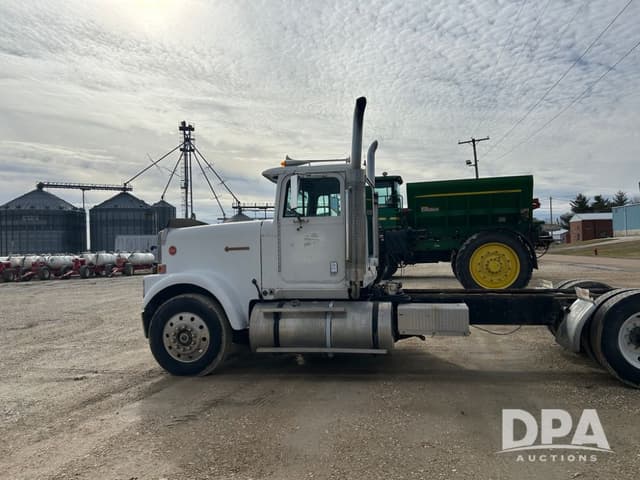 Image of International 9300 equipment image 3