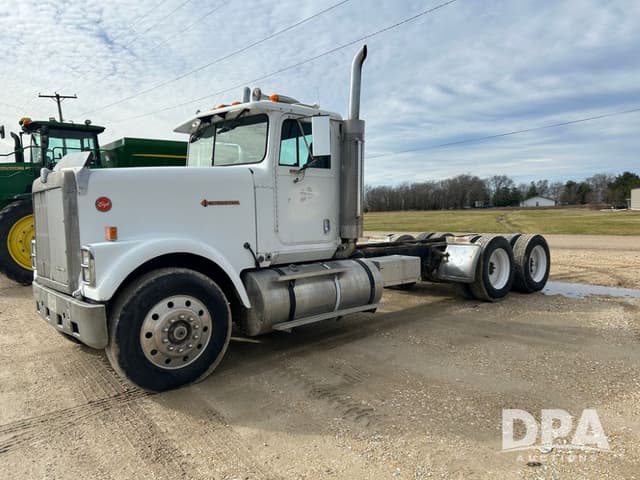 Image of International 9300 equipment image 1