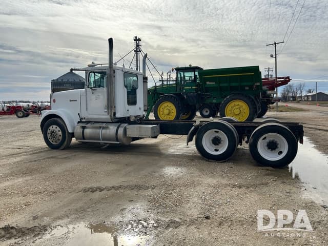 Image of International 9300 equipment image 4