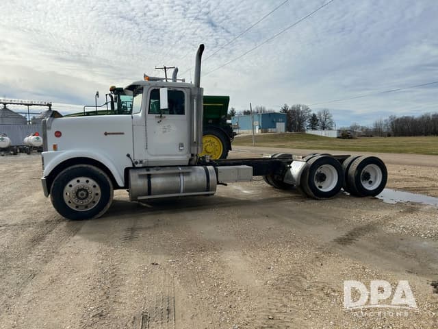 Image of International 9300 equipment image 2