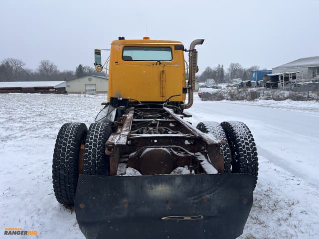 Image of International 2674 equipment image 3