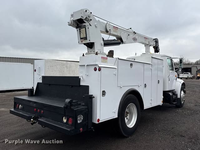 Image of International 4600 equipment image 4