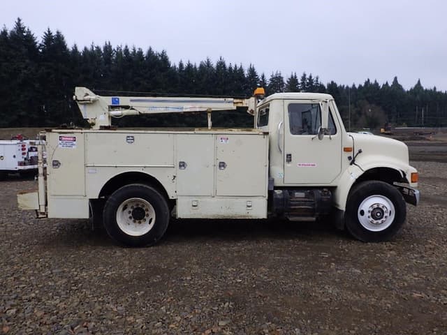 Image of International 4700 equipment image 2