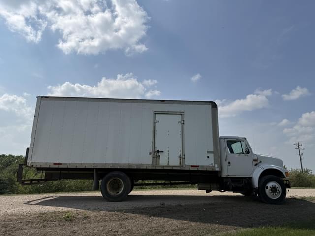 Image of International 4700 equipment image 4