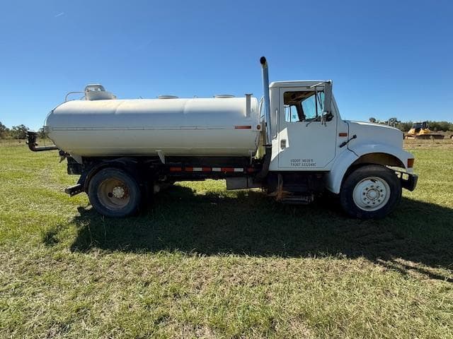 Image of International 4900 equipment image 1