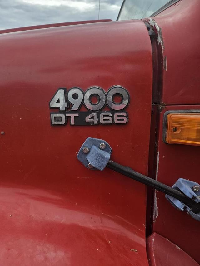 Image of International 4900 equipment image 2