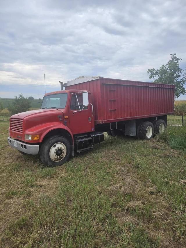 Image of International 4900 equipment image 1