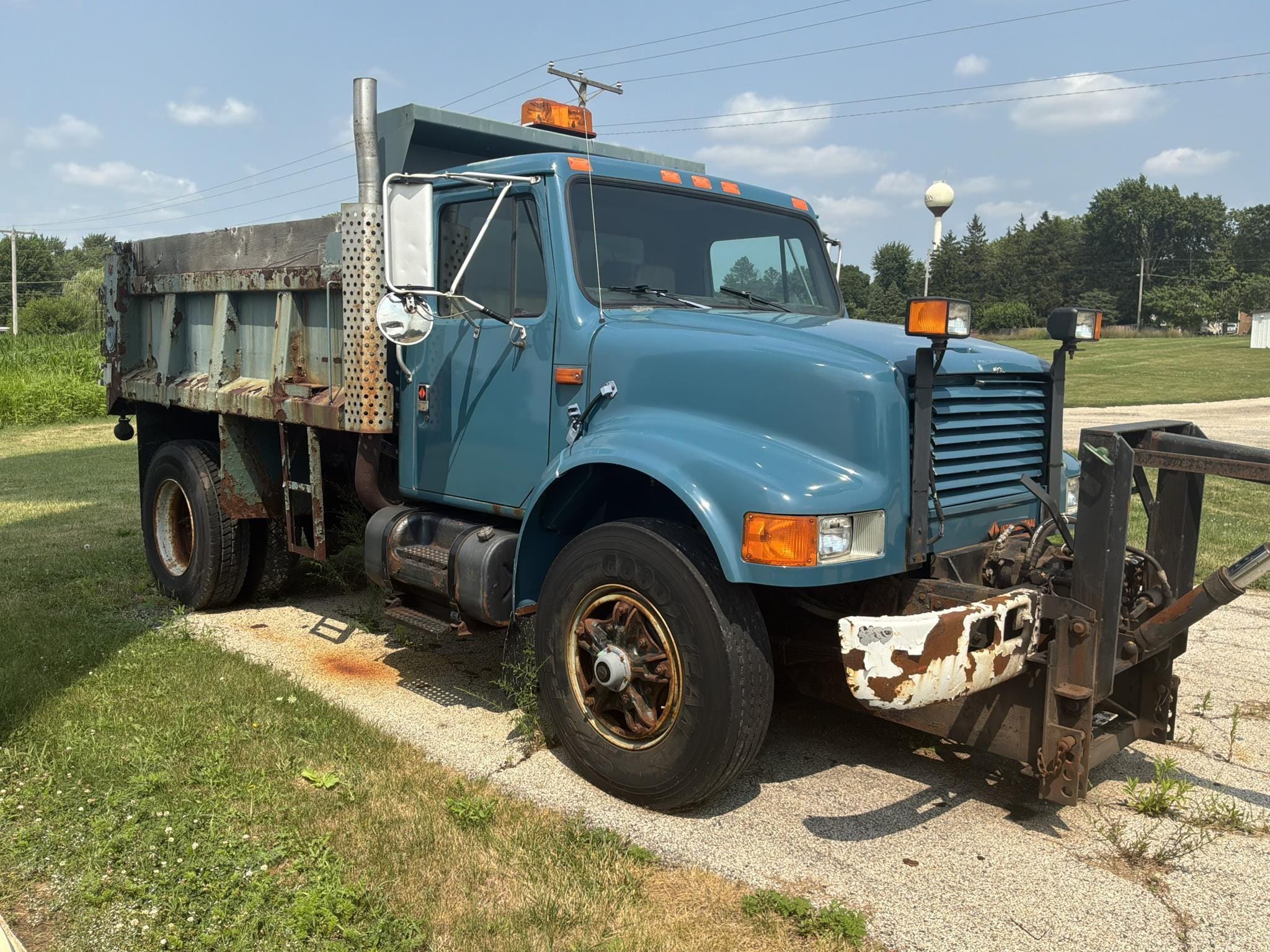 1991 International 4900 Equipment Image0