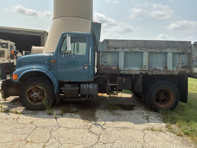 Image of International 4900 equipment image 3